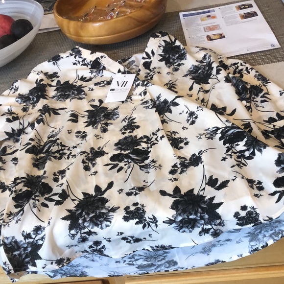 Black and white chiffon top - Picture 3 of 5